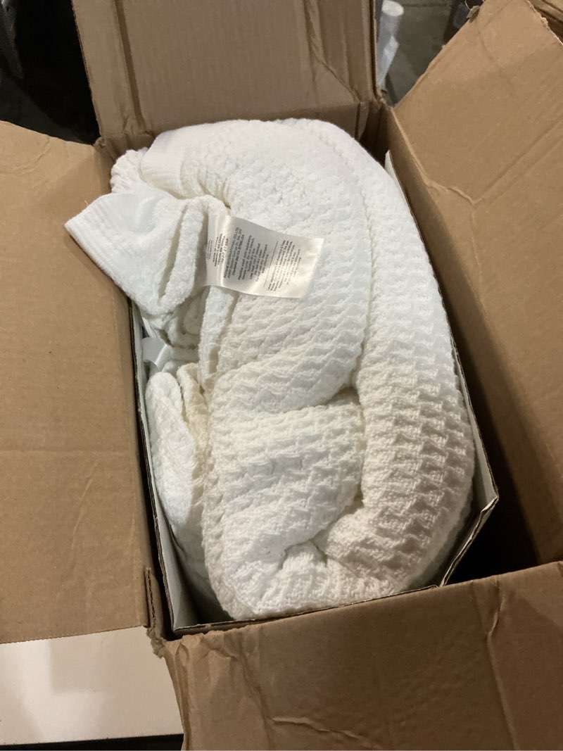 Condition photo showing Good Condition for Bedsure Gentlesoft 100% Cotton Blanket Queen Size for Bed - Breathable and Soft, Thick Cozy Waffle Weave Christmas Blanket Gift for Women, White, 90x90 Inches 01 - White Queen (90" x 90")
