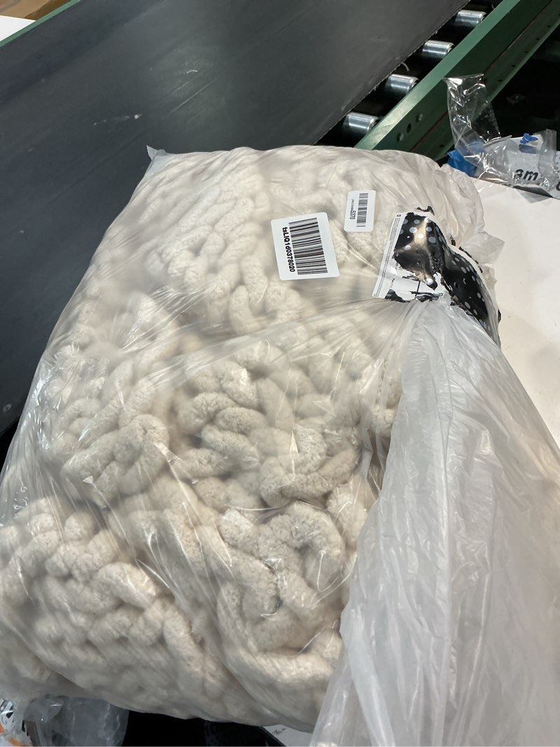Condition photo showing Good Condition for admitrack chunky knit blanket throw 51"x63", 100% hand knit chenille throw blanket for sofa & home decor, soft and cozy knitted throw blankets (ivory?51"x63") ivory throw51"×63"
