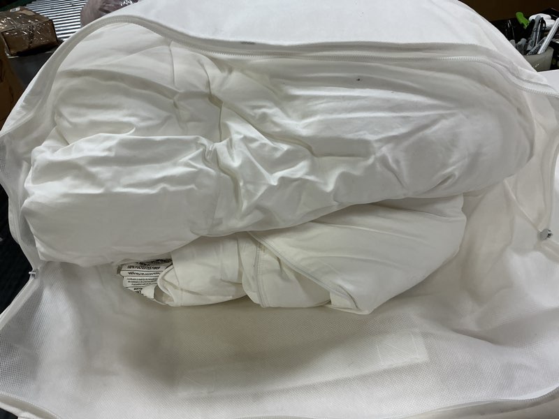 Condition photo showing Good Condition for lightweight premium down alternative comforter, full/queen, white