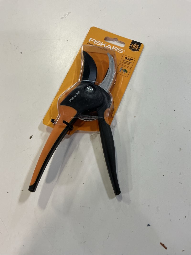 Condition photo showing New/Like New for 3/4 in. cutting capacity steel blades with softgrip handles bypass pruner