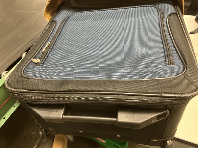 Condition photo showing Good Condition for travel select amsterdam softside expandable luggage with rolling wheels, navy, 29-inch large 29-inch large navy