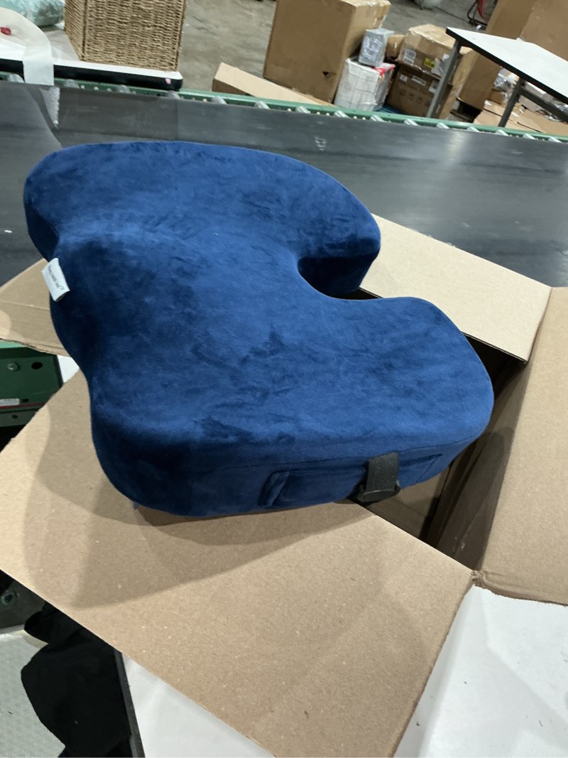 Condition photo showing Good Condition for deluxe comfort bottom reformulator orthopedic grade foam cushioned seat