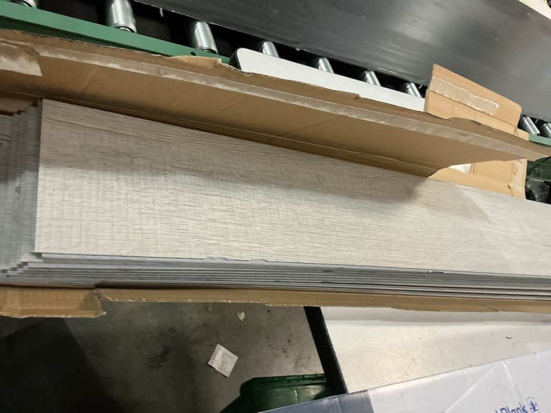 Condition photo showing Good Condition for procore plus charleston oak 7-in x 47.75-in waterproof interlocking luxury vinyl plank flooring (23.21-sq ft)