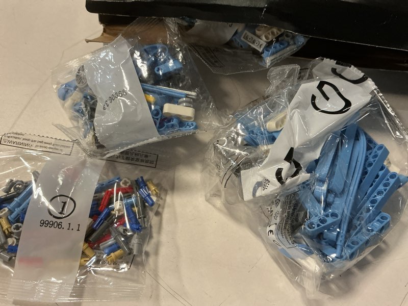 Condition photo showing Good Condition for Military Helicopter Building Blocks Set, 1521PCS Army Airplane Bricks Model–Air Force Utility Helicopter Toy with Rotating Blades, Detailed Cockpit, Tactical Gear–Collectible Gift for Boys Teen Adults Blue