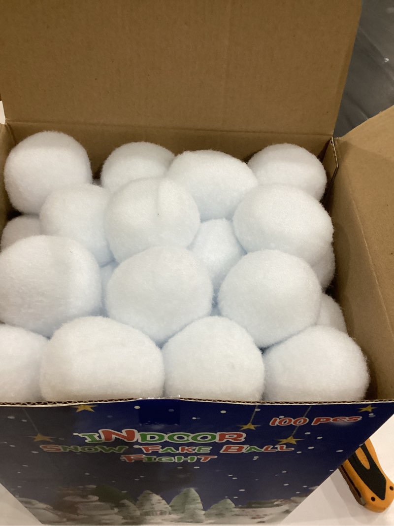 Condition photo showing Good Condition for 100 PCS Snow Fake Balls, Soft Artificial Snow Toy Balls for Kids, Indoor Snow Fight Ball Set for Multiplayer Outdoor Parent-Child Throwing Game Winter Christmas Decorations Party Present