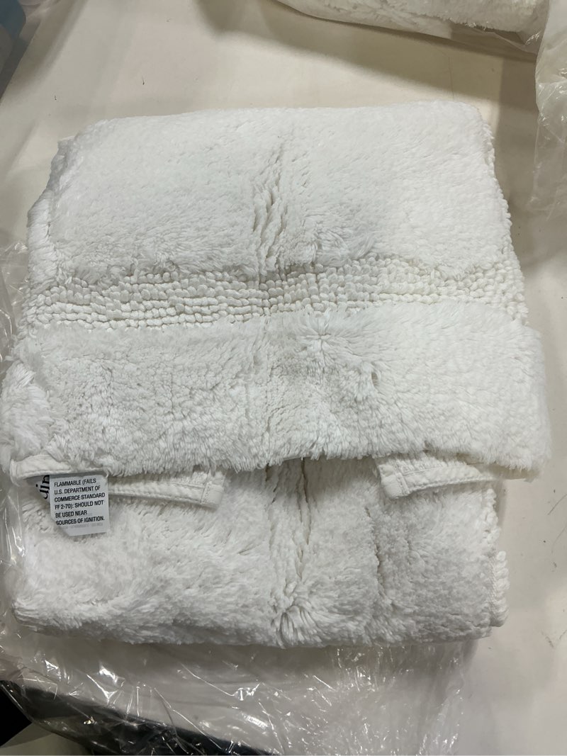 Condition photo showing Good Condition for quince turkish cotton non-slip bath rug, 21\"x34\", white