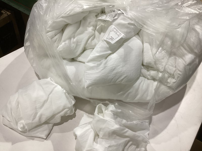 Condition photo showing As Is for bedsure oversized queen size comforter set, white soft prewashed bedding for all seasons, 3 pieces gentlesoft™ down alternative bed set, 1 lightweight comforter (98"x98") and 2 pillowcases (20"x26") oversized queen(98"x98") 02 - white