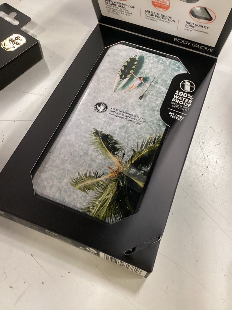 Condition photo showing Good Condition for body glove tidal waterproof case phone 17 pro max 