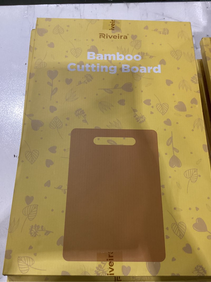 Riveira bamboo cutting board 