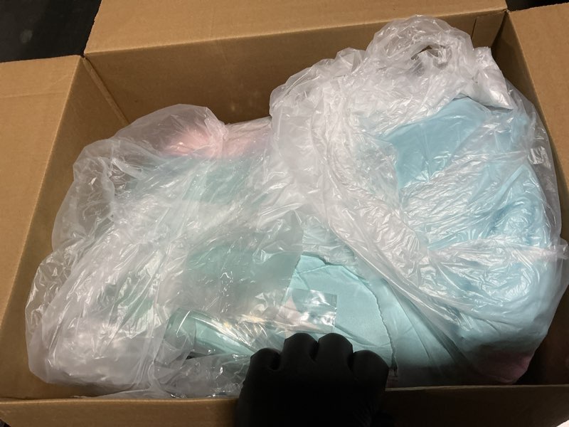 Condition photo showing Good Condition for Jay Franco Hello Kitty Stars Twin Comforter Set - 5 Piece Bedding Includes Sheet Set & Pillow Covers - Super Soft Zodiac Black & Gold Bedding Twin Black - Hello Kitty 01