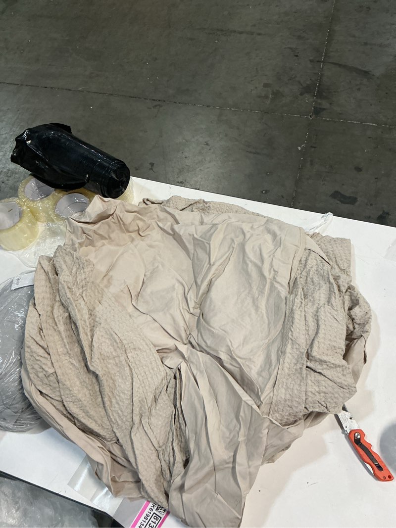 Condition photo showing Good Condition for organic luxe honeycomb duvet cover, king/cal king, sand