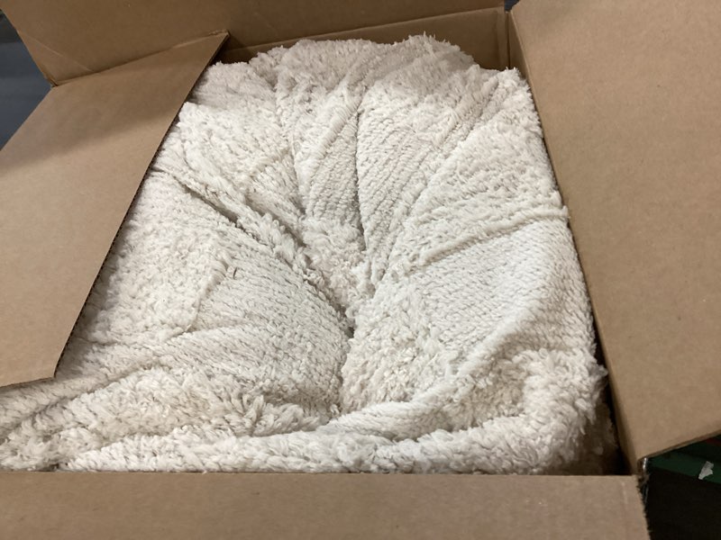 Condition photo showing As Is for Joiedomi Tufted King Size Comforter Set, 3 Pieces Beige Boho King Bedding Set with 1 Plaid Geometric Comforter and 2 Pillow Shams, Checkered Bed in a Bag for All Seasons 01 - Beige - Tufted Checkboard King