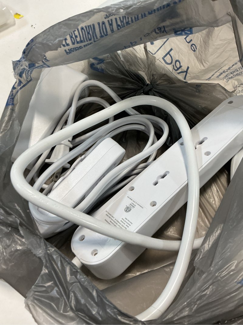 Condition photo showing Good Condition for onn surge protecton 3-pack  6 ac outlets 2.5ft cord+3 outlets wall tap+2 outlets 6ft extension cord  white