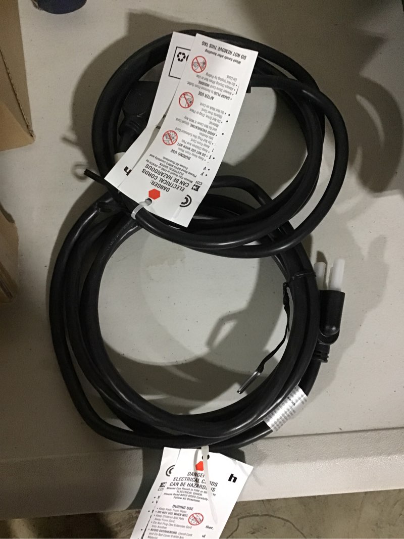 Condition photo showing New/Like New for duratech extension cord 6 ft, short indoor extension cord, 16/3 sjt, 13 amps, 3 prong plug, 2 pack, black