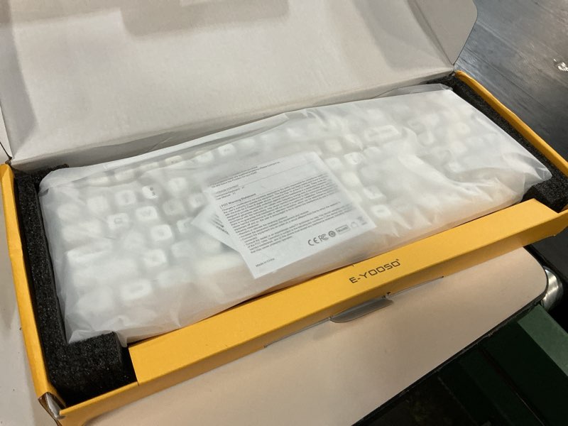 Condition photo showing Good Condition for huo ji e-yooso creamy mechanical keyboard wired, hot swappable, pre-lubed linear switches, gasket structure with sound dampening foam, rgb backlit, 99 keys custom gaming keyboard for pc/mac,white
