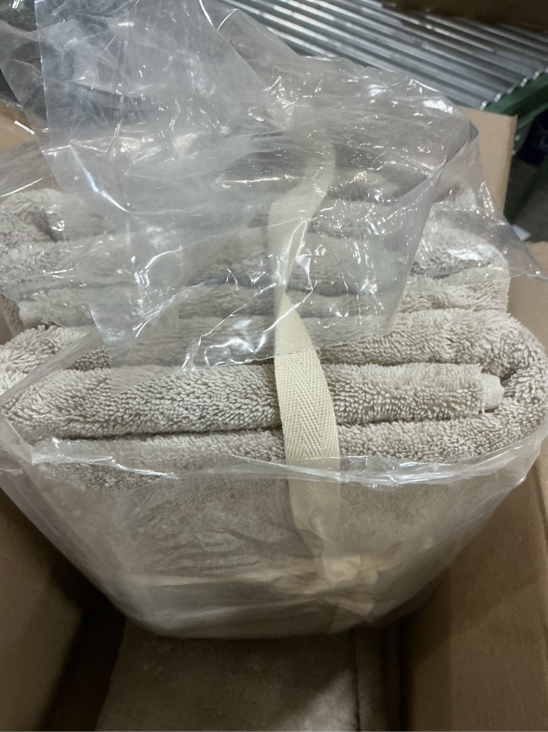 Condition photo showing New/Like New for SOFE H&L | Olea Luxury Cotton Turkish Bath Towels Set of 4 Sand | Premium, Soft, Durable, Absorbent | Hotel Quality Plush Towels and Thick Towel Sets Sand Set of 4 (4 Bath Towels)