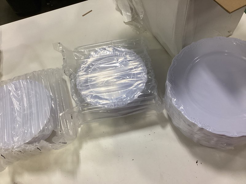 Condition photo showing New/Like New for u-qe 100 pieces white plastic plates - white disposable plates - premium hard plastic disposable plates for wedding and party use including 50 dinner plates 10 '' & 50 dessert plates 7.5 ''