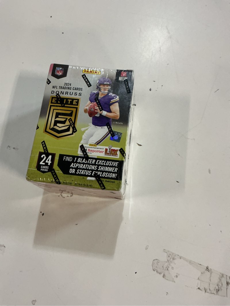Condition photo showing New/Like New for 2024 panini donruss elite nfl football trading cards blaster box