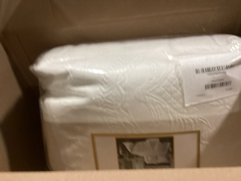 Condition photo showing Good Condition for Bedspreads Coverlet - King Charles Collection 120" x 114" Size 100% Cotton Oversized Matelasse Bed Spread, King/Cal King, White Bedspread White King/Cal King