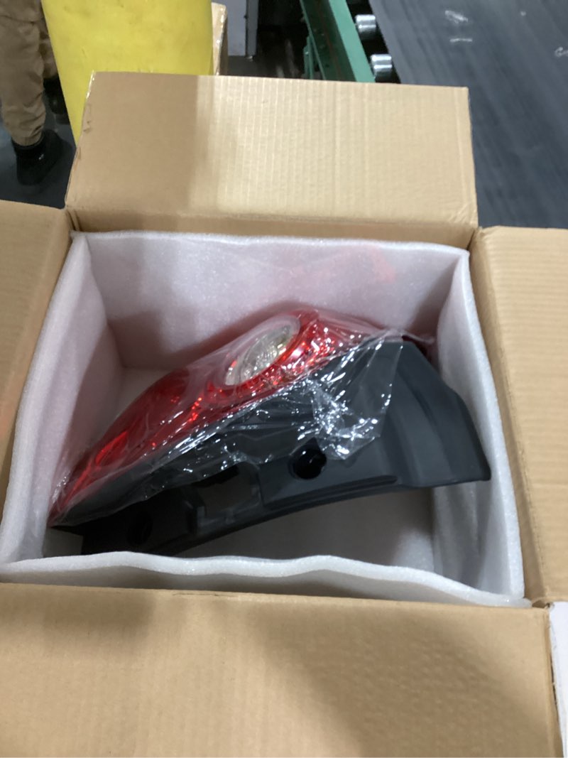 Condition photo showing New/Like New for tail light assembly pair compatible with 2010 2011 2012 2013 2014 2015 chevy equinox rear brake lamp, replaces# 20841506 22759317 20841505 22759316 gm2801242 gm2800242(driver and passenger side) left&right