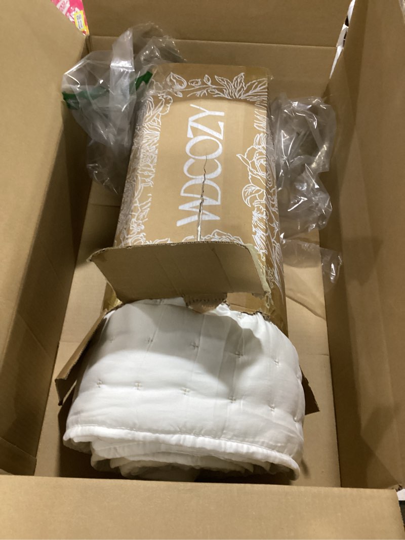 Condition photo showing Good Condition for KING SILK 100% Mulberry Silk Filled Comforter for All Seasons with Natural Coolness White Colour Cloud-Like, Luxury, Ultra Soft, Breathable, Naturally Body-Hugging (500g of Silk, 91"x87") 91"x87" 500g of Silk