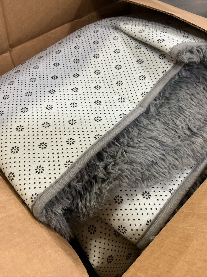 Condition photo showing Good Condition for 5X8 Ultra Soft Rug for Living Room, 5X8 Fluffy Shag Area Rug for Bedroom, Modern Shaggy Carpets Fuzzy Rug for Teens Dorm Nursery Home Decor Aesthetic, Upgrade Anti-Skid Durable, Grey Grey 5' x 8' (Rectangular)
