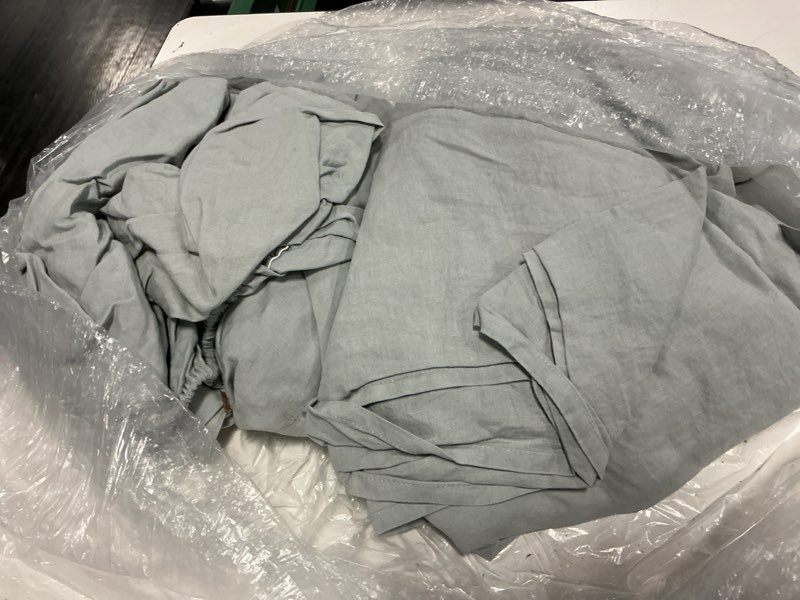 Condition photo showing Good Condition for european linen sheet set, queen, mist