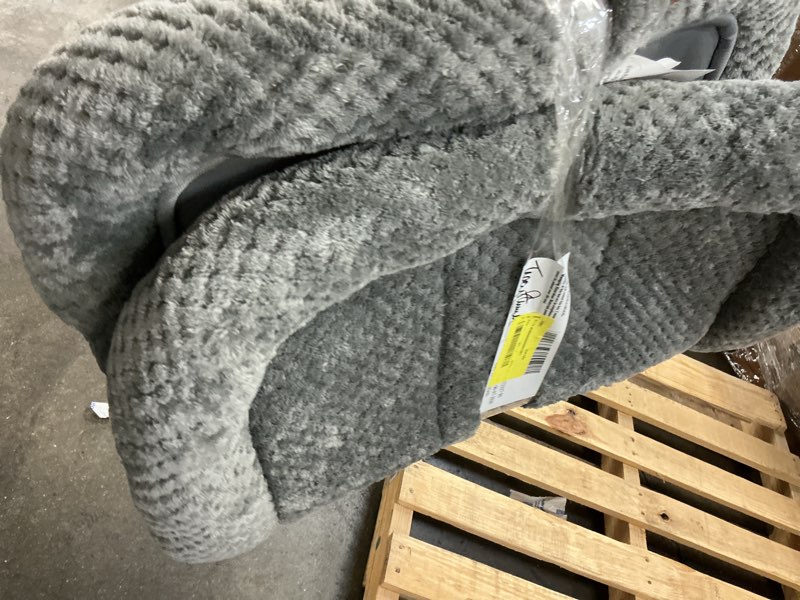 Condition photo showing As Is for vibrant life cozy luxe crate mat 30"