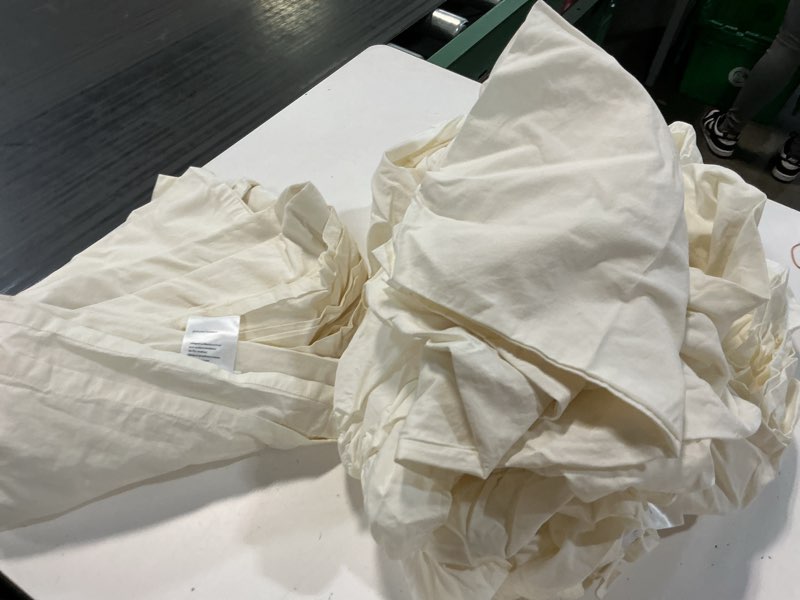 Condition photo showing Good Condition for bamboo fitted sheet set size: queen solid: butter yellow