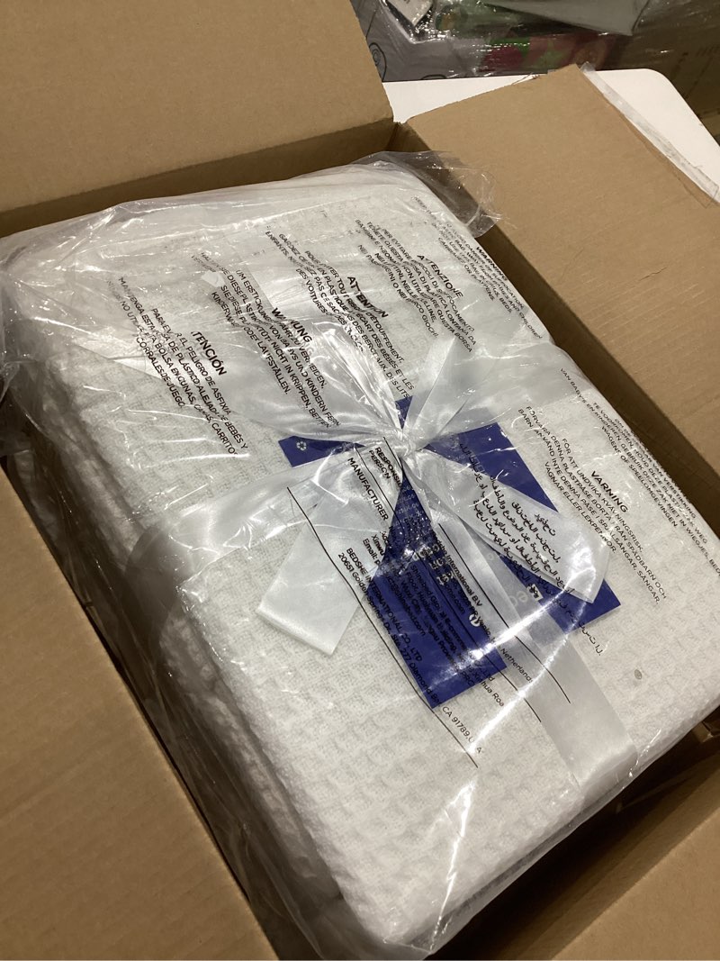 Condition photo showing Good Condition for bedsure gentlesoft 100% cotton big blanket oversized king for bed - large breathable thick cooling waffle weave blanket for summer, couch cover, white, 120x94 inches 01 white oversized king (120" x 94")