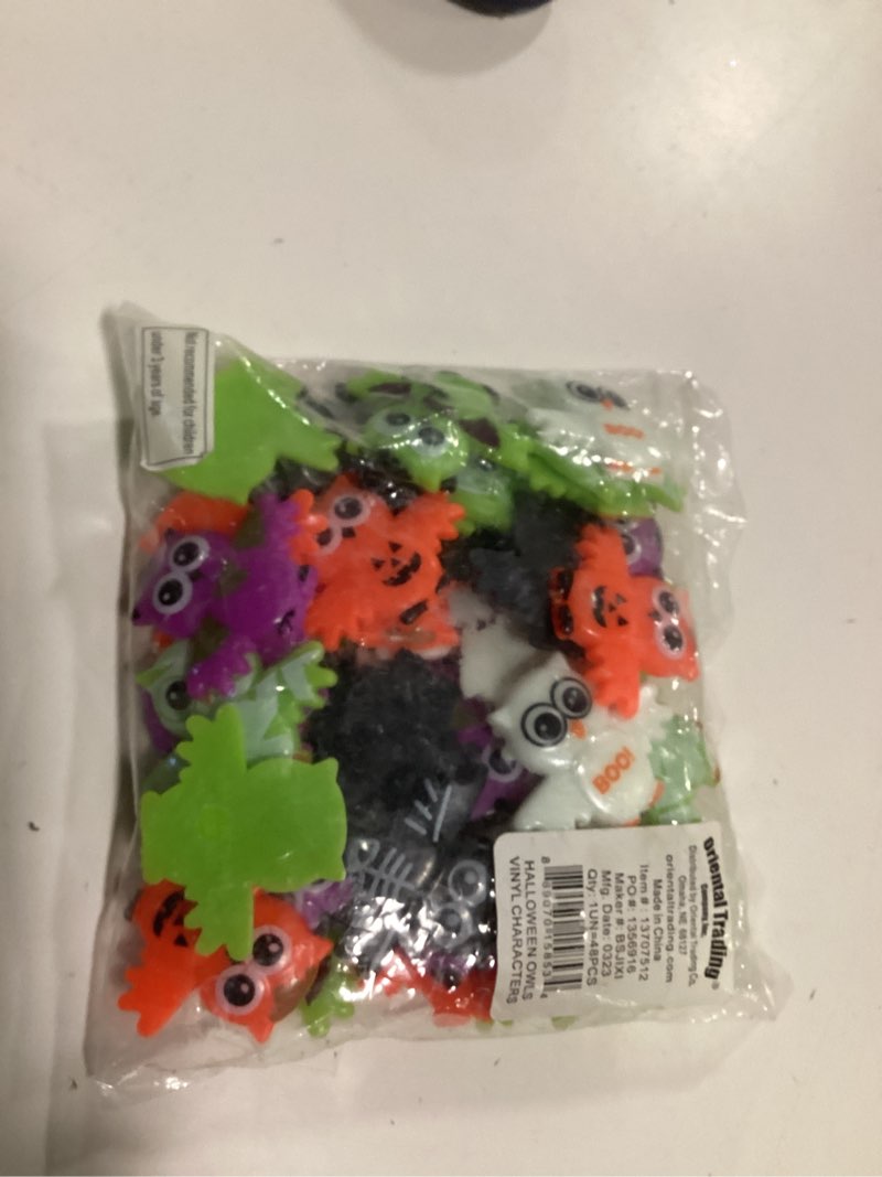 Fun Express - Halloween Owls Vinyl Characters for Halloween - Toys - Character Toys - Vinyl Characte