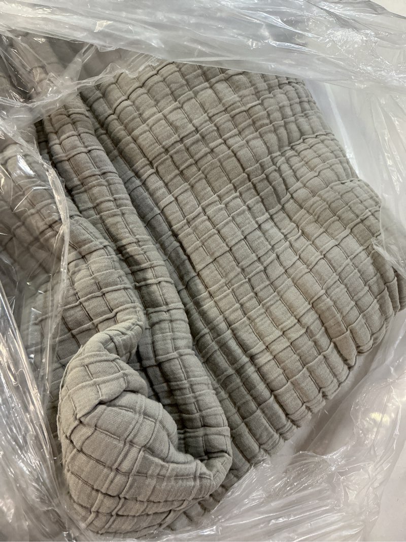 Condition photo showing Good Condition for organic ribbed cotton coverlet, king/cal king, light grey