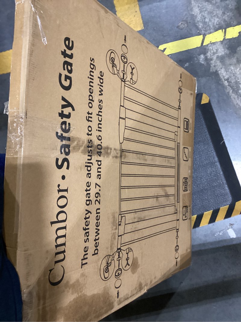 Condition photo showing Good Condition for cumbor safety gate