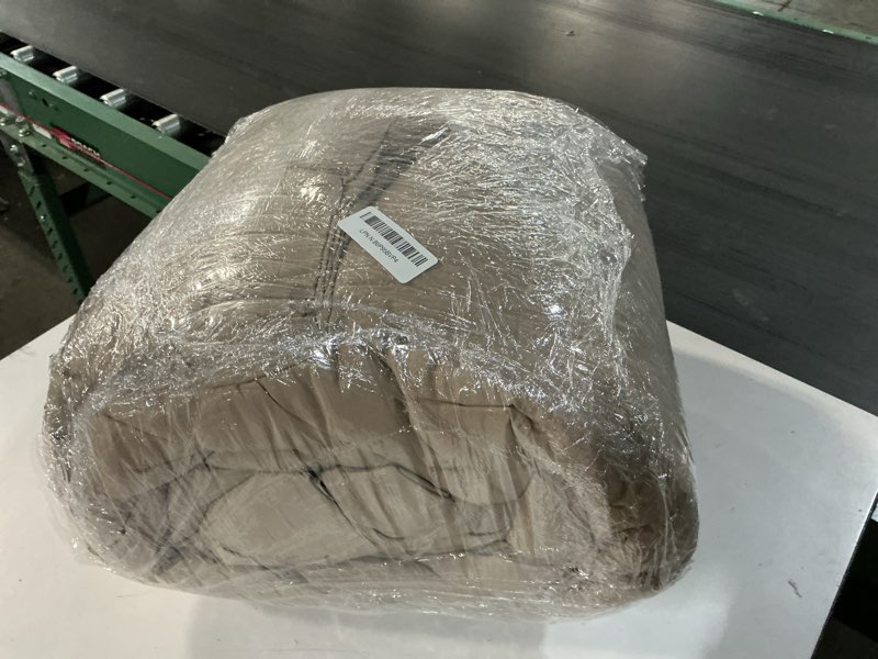 Condition photo showing Good Condition for rosgonia oversized king comforter 120x120, 3pcs super king comforter (1 taupe comforter & 2 pillowcases) lightweight warm bedding set blanket quilt super king comforter 120"x120" taupe