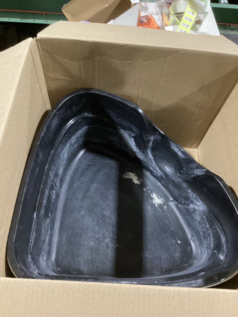 Condition photo showing Good Condition for Nature’s Miracle Hooded Corner Litter Box, With Odor Control Charcoal Filter (P-5915) Pack of 1