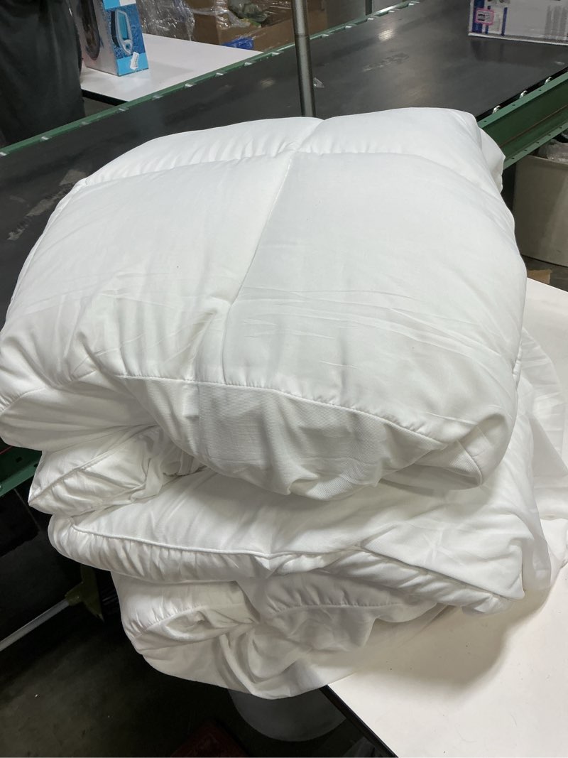 Condition photo showing As Is for YUGYVOB Queen Mattress Topper Extra Thick, Cooling, and Breathable Mattress Pad 8-21" Deep Pocket Soft Down Alternative Fill Queen 800G