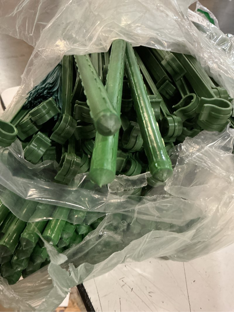 Condition photo showing Good Condition for halatool 8 packs tomato cages, up to 62in tomato trellis expandable tomato cage with 60 twist ties tall tomato cages with adjustable snap-on arms for vegetables(2 buckles)