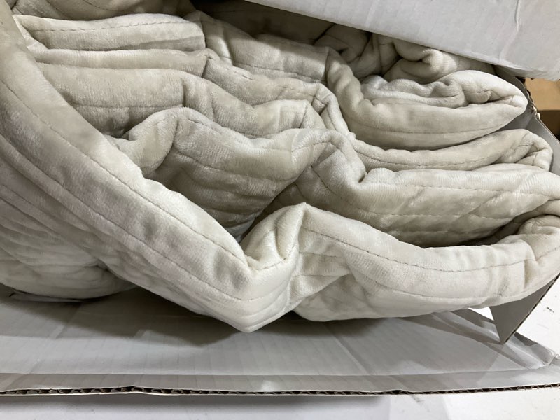 Condition photo showing item condition for EVERGRACE Velvet Quilt Set King Size, Luxurious Soft Quilted Bedding Sets, Lightweight Velvet Comforter for All Season, Striped Channel Bedspread Coverlet with 2 Shams, 104" x 92", Light Sand King Channel Light Sand