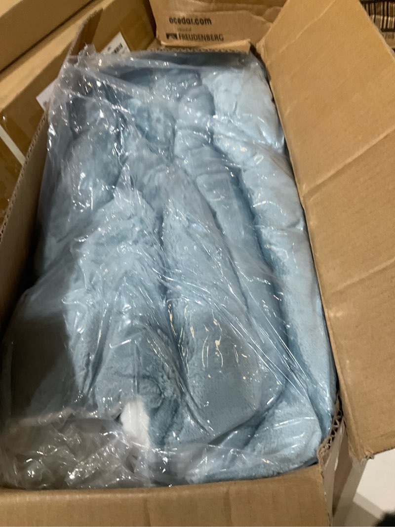 Condition photo showing Good Condition for amazon basics 3 piece bedding set, micromink sherpa, ultra-soft, warm all season comforter, full/queen, tide pool blue, solid tide pool blue full/queen