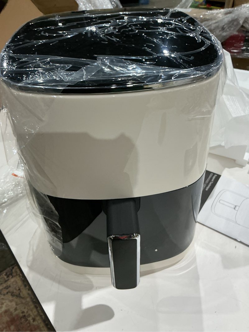 Condition photo showing Good Condition for simenmax air fryer, 6-quart with viewing window, 12-in-1 functions - air fry, roast, reheat, dehydrate, bake, steam, and more, 400°f max temperature, beige