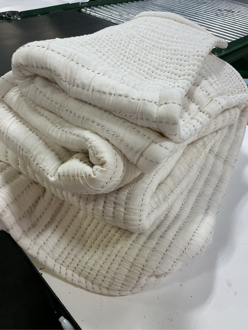 Condition photo showing Good Condition for organic cotton channel stitch coverlet set color: undyed size: king/cal king