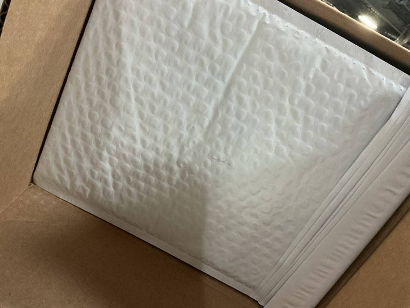 Condition photo showing Good Condition for arctic white bubble mailers 8.5x12 poly padded envelopes #2 200 pack 8.5"x12" / 200 pack arctic white