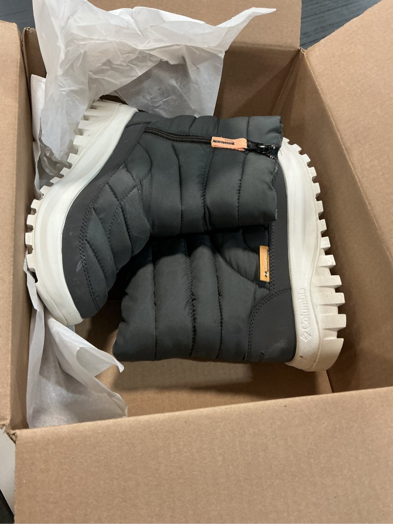 Condition photo showing As Is for columbia women's snowtrot mid 7.5 shark/peach