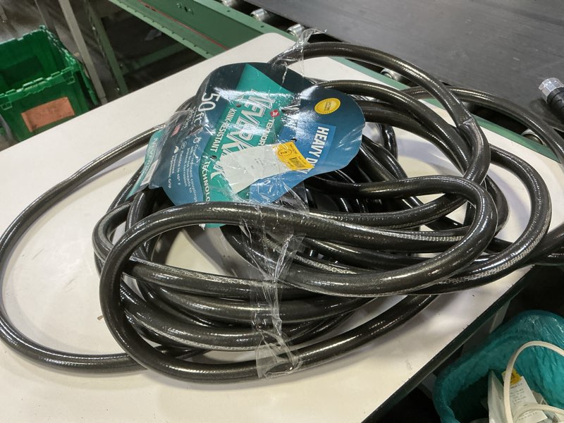 https://lotting-media.assets.bidfta.com/lotting_2b186d03-cf33-40d1-a67d-0a5e3bd539b4