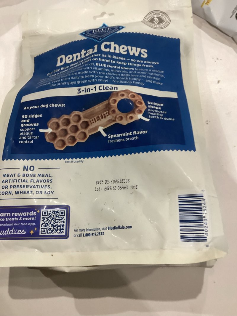 Blue Buffalo Dental Chews Large Natural Dog Treats, Chicken & Spearmint 22-oz Bag (14 Count)