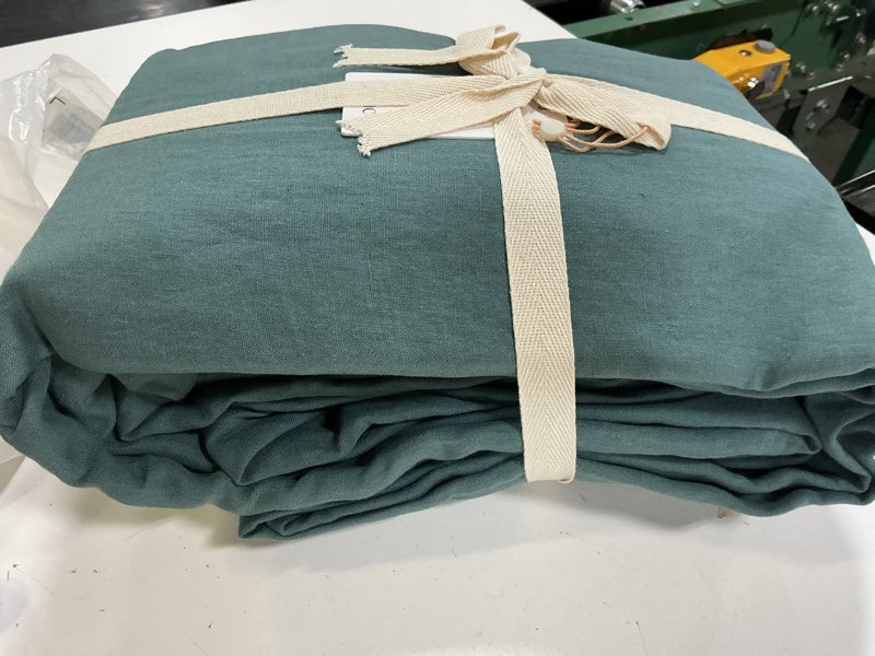 Condition photo showing Good Condition for european linen deluxe bedding bundle, queen, ocean