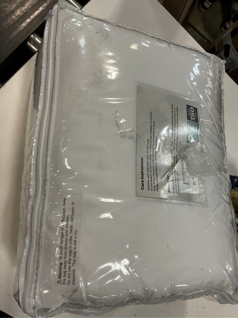 Condition photo showing New/Like New for 100% rayon derived from bamboo comforter for hot sleepers- breathable cooling silky soft duvet insert king size - all season comforter (106x90 inches, white)