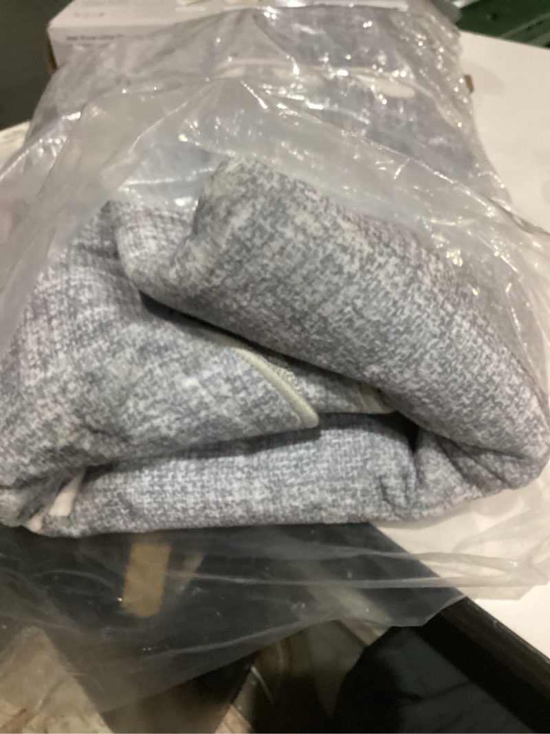 Condition photo showing Good Condition for GarveeHome Scalloped Bow Rug for Living Room, Solid Grey Rug for Dorm, Washable Rugs 5x7 Soft Low Pile Non Slip Scalloped Rugs for Nursery College Bedroom Decor Kids Room Playroom Grey 5' x 7' (Rectangular)