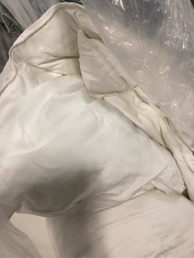 Condition photo showing Good Condition for premium down alternative comforter, twin, white