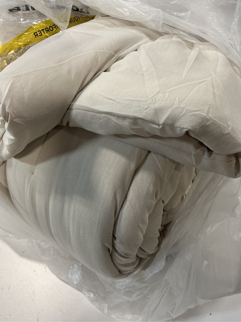 Condition photo showing Good Condition for bedsure super king comforter set, beige soft prewashed bedding for all seasons, 3 pieces gentlesoft™ bed set, 1 lightweight comforter (120"x120") and 2 pillowcases (20"x36") super king(120"x120") 01 - beige